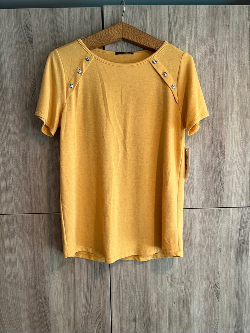 New with tags Pink Clover Women’s Short Sleeve Button-Shoulder Top in Mustard